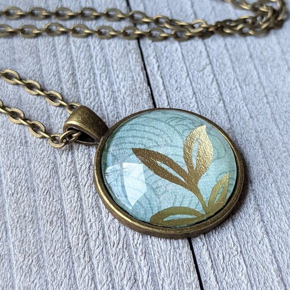 Glass Dome Cabochon Necklace with Gold Leaves & Pale Green Lines Pattern - Picture 12 of 16
